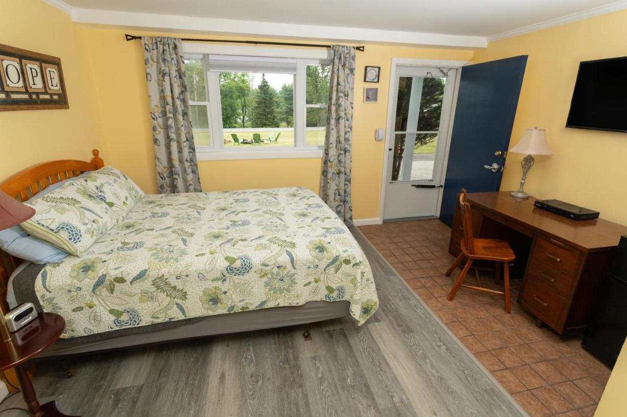 Governor'S Rock Motel Shaftsbury Esterno foto