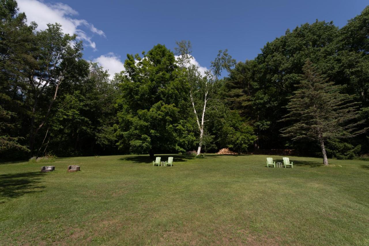 Governor'S Rock Motel Shaftsbury Esterno foto