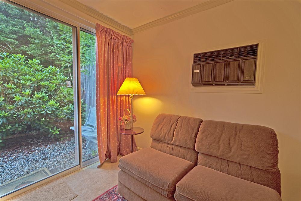 Governor'S Rock Motel Shaftsbury Esterno foto