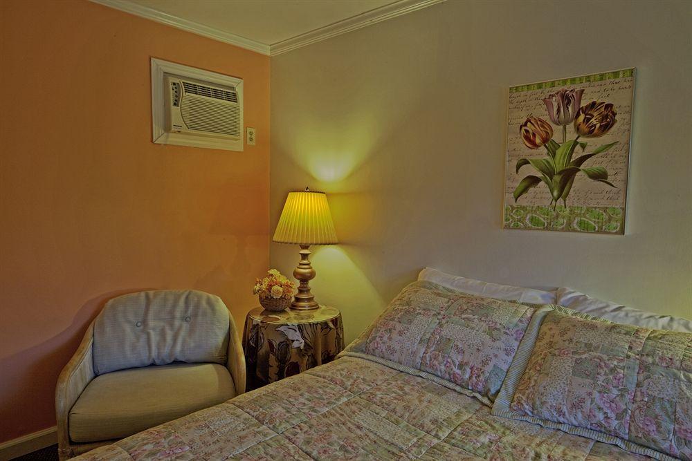 Governor'S Rock Motel Shaftsbury Esterno foto