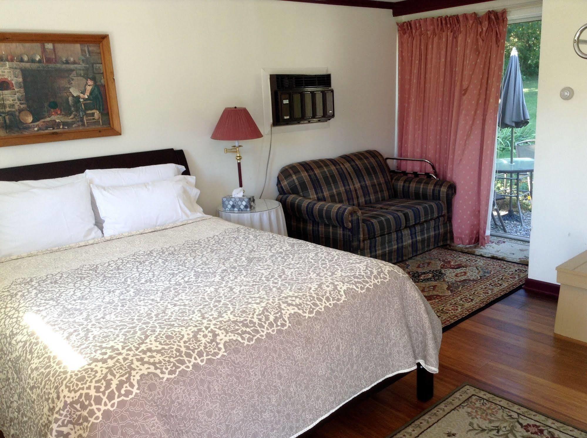 Governor'S Rock Motel Shaftsbury Esterno foto