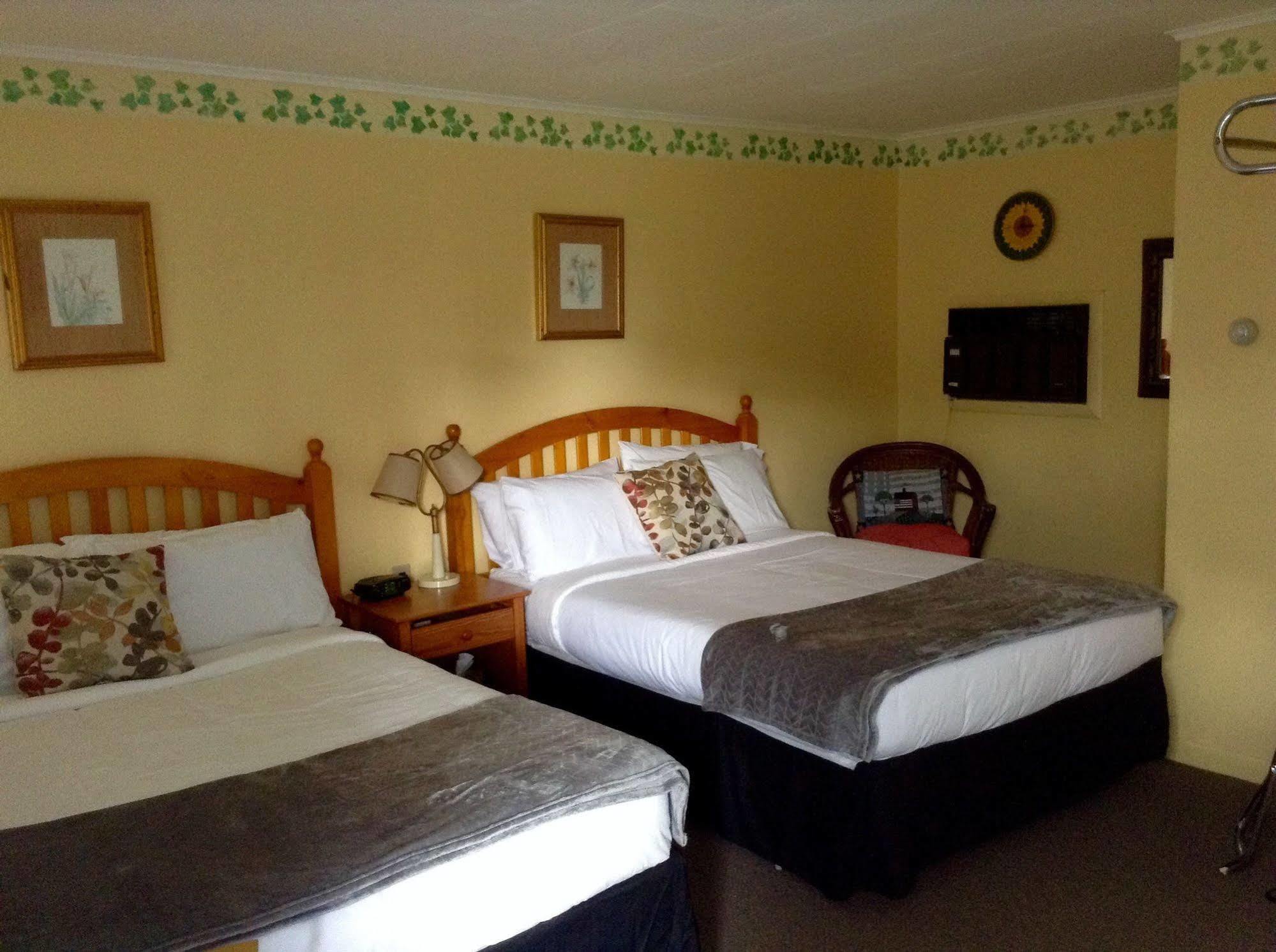 Governor'S Rock Motel Shaftsbury Esterno foto